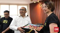 Deputi Seskab Bidang Polhukam Fadlansyah Lubis menerima ribuan surat dari Amnesty International Indonesia