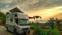 Keluarga Kusmajadi yang Keliling Indonesia Naik Truk