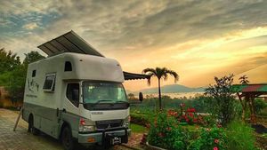 Keluarga Kusmajadi yang Keliling Indonesia Naik Truk