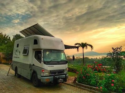 Keluarga Kusmajadi yang Keliling Indonesia Naik Truk