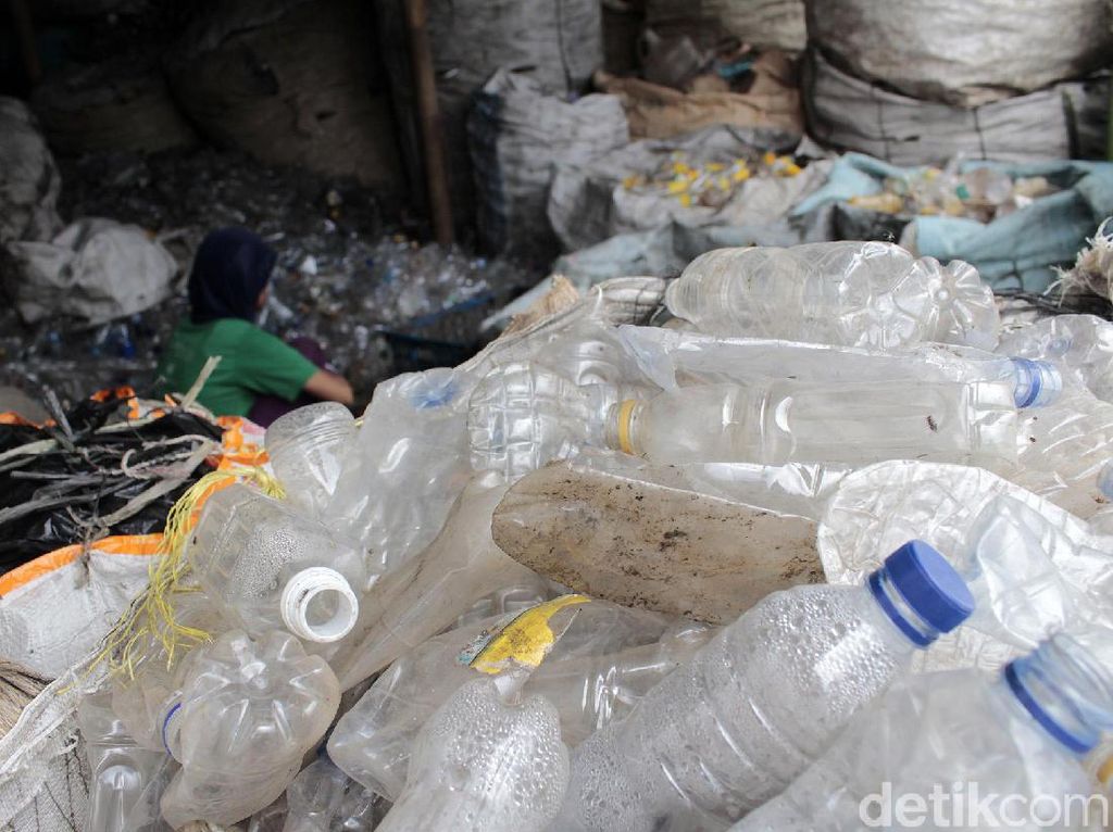 Perusahaan Asal Prancis Digugat Terkait Pencemaran Sampah Plastik