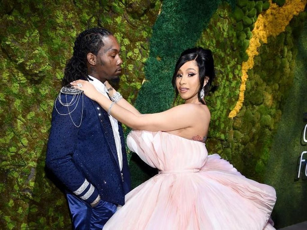 Unggah Foto Tanpa Busana, Cardi B Umumkan Kehamilan Anak Kedua Unggah Foto Tanpa Busana, Cardi B Umumkan Kehamilan Anak Kedua