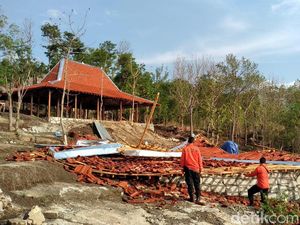 Pendopo di Puncak Sosok Bantul Roboh Dihantam Angin Kencang Pendopo di Puncak Sosok Bantul Roboh Dihantam Angin Kencang