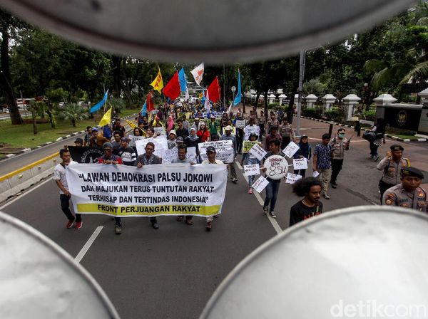 Massa Geruduk Istana Peringati Hari HAM Internasional