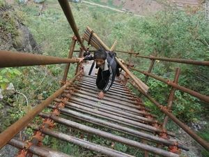 Kisah Tangga Langit Warga di Puncak Gunung yang Pindah ke Apartemen Kisah Tangga Langit Warga di Puncak Gunung yang Pindah ke Apartemen