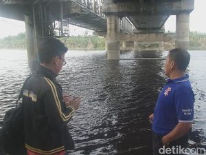 Sungai Bengawan Solo Menghitam, Indikasi Tercemar Limbah Sungai Bengawan Solo Menghitam, Indikasi Tercemar Limbah