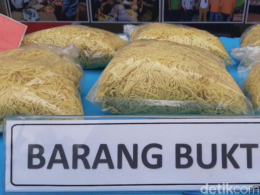 Polisi Gagalkan Peredaran 2,4 Ton Mi Formalin di Palembang