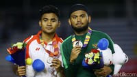 Indonesia meraih perak setelah pada babak final cabang sepakbola dibuat tak berdaya oleh Vietnam.