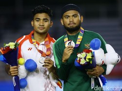 Indonesia meraih perak setelah pada babak final cabang sepakbola dibuat tak berdaya oleh Vietnam.