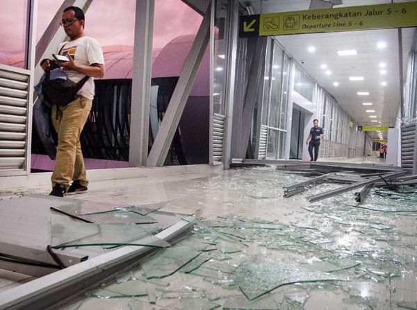 Berantakan! Begini Imbas Angin Ribut di Skybridge Solo