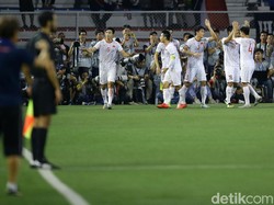 Para pemain Vietnam merayakan kemenangan usai mengalahkan Indonesia.
