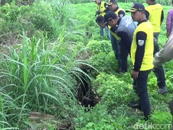 Tanah Terbelah Sepanjang 300 Meter di Pasuruan Retakkan Rumah Warga