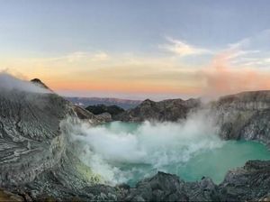 Ijen yang Epik, dari Panoramanya Sampai Api Biru