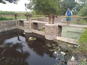 Pabrik Kertas di Jombang Dinyatakan Biang Pencemaran Sungai Avur Budug Pabrik Kertas di Jombang Dinyatakan Biang Pencemaran Sungai Avur Budug