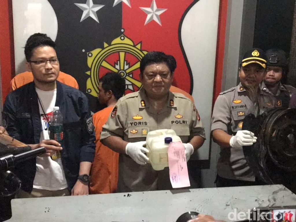 Rusak Kantor Leasing di Cimahi, 4 Anggota LSM Jadi Tersangka Rusak Kantor Leasing di Cimahi, 4 Anggota LSM Jadi Tersangka