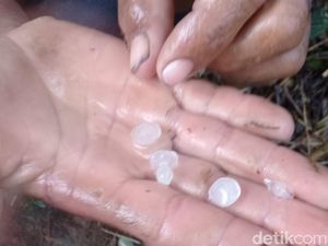 Hujan Es Terjadi di Rembang