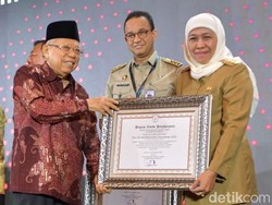 Gubernur Khofifah Sabet Anugerah Pemimpin Perubahan dari KemenPAN RB