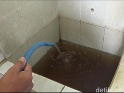 Air Bengawan Solo yang Hitam Kecokelatan Berimbas pada PDAM Lamongan
