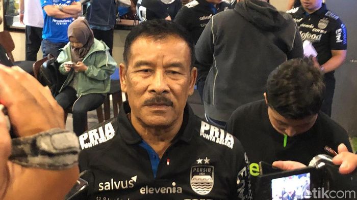 Umuh Muchtar menyarankan Persib Bandung mencoret Kevin van Kippersluis. (Foto: Mukhlis Dinilah/detikcom) Umuh Muchtar menyarankan Persib Bandung mencoret Kevin van Kippersluis. (Foto: Mukhlis Dinilah/detikcom)