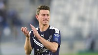 Bek: Laurent Koscielny (36 tahun). Di awal tahun ini mantan pemain Arsenal itu gantung sepatu dan kemudian merintis karier di balik layar bersama klub Bordeaux. Foto: Photo by NICOLAS TUCAT / AFP