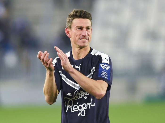 Bordeaux's French defender Laurent Koscielny gestures during the French L1 football match between FC Girondins de Bordeaux (FCGB) and Nimes (NO) at the Matmut Atlantique stadium in Bordeaux, southwestern France, on December 3, 2019. (Photo by NICOLAS TUCAT / AFP)