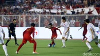 Dalam pertandingan ini Indonesia memainkan umpan-umpan direct ke kotak penalti lawan, sementara Vietnam menerapkan serangan balik cepat, yang bisa diredam barisan belakang Indonesia.