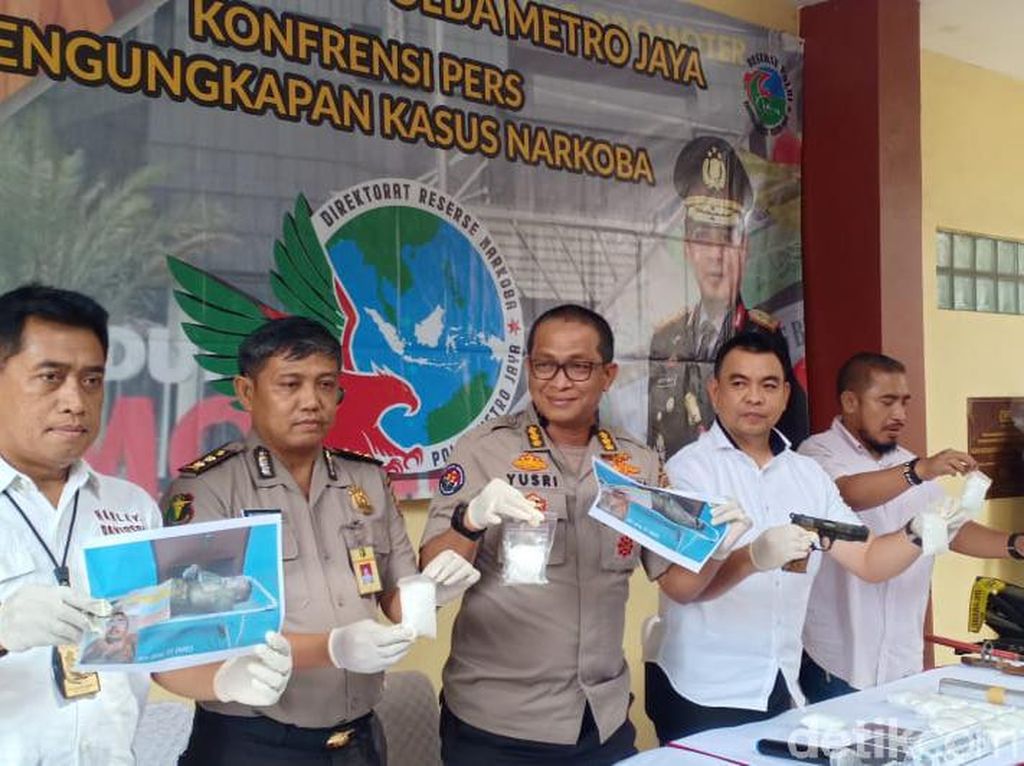 Todong Polisi dengan Senpi, Pengedar Sabu-Curanmor Ditembak di Kramat Jati Todong Polisi dengan Senpi, Pengedar Sabu-Curanmor Ditembak di Kramat Jati