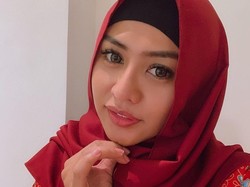 Posting Foto Berhijab, Jelly Jelo Hebohkan Netizen dan Bikin Pangling