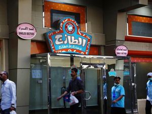 Aturan Pemisahan Jenis Kelamin di Restoran Arab Saudi Dihapus Aturan Pemisahan Jenis Kelamin di Restoran Arab Saudi Dihapus