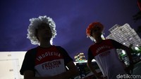 Suporter Indonesia juga tak mau kalah. Mereka datang dengan memakai kaos bertuliskan Indonesia.