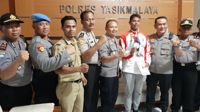 Peraih Emas Pentathlon Sea Games Pulang Kampung Naik Angkutan Umum