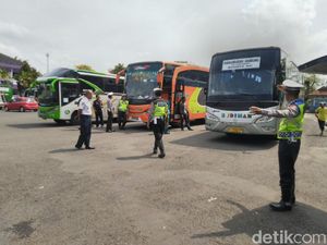 Jelang Nataru, Sopir Bus di Terminal Ciamis Dites Kesehatan-Urine