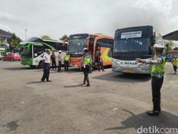 Jelang Nataru, Sopir Bus di Terminal Ciamis Dites Kesehatan-Urine