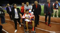 Evan Dimas yang cedera tampak kecewa dengan kekalahan tersebut.