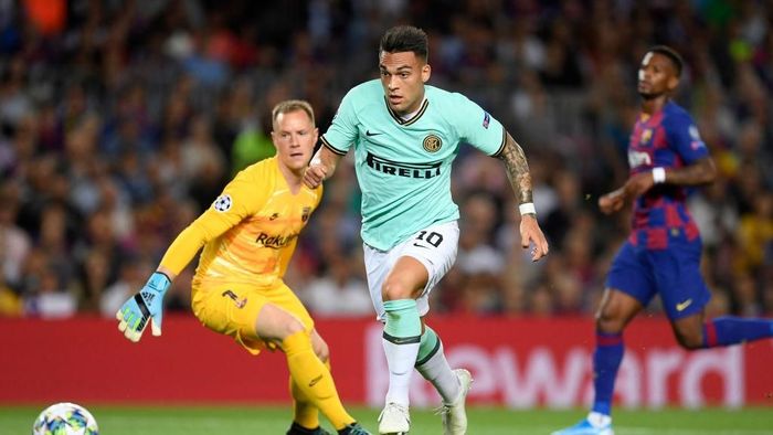 1178611351 BARCELONA, SPAIN - OCTOBER 02: Lautaro Martinez of Inter Milan during the UEFA Champions League group F match between FC Barcelona and FC Internazionale at Camp Nou on October 02, 2019 in Barcelona, Spain. (Photo by Alex Caparros/Getty Images)