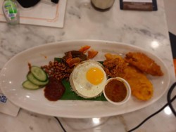 Rasakan Singapura yang Sebenar-benarnya Lewat Restoran Halal Ini