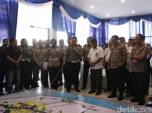 Jelang Libur Nataru, Kakorlantas Sebut Insfratruktur Jalan di Jatim Aman Jelang Libur Nataru, Kakorlantas Sebut Insfratruktur Jalan di Jatim Aman