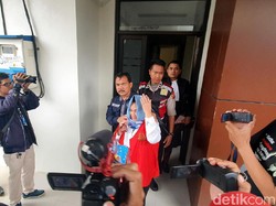 Ibu yang Bunuh Anak Angkat dan Inses Anak Kandung Disidang