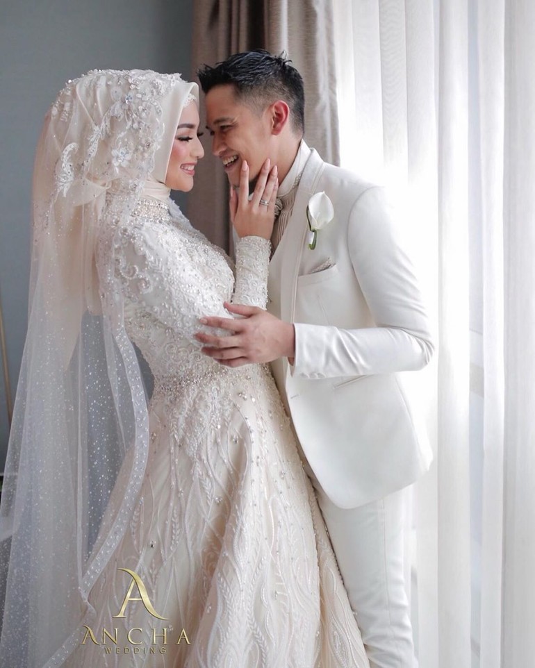 Inspirasi Gaun Pengantin Putih Citra Kirana Di Resepsi