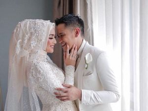 Inspirasi Gaun Pengantin Putih Citra Kirana di Resepsi Pernikahan