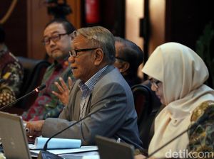 Calon Hakim Konstitusi Daniel Nilai MK Berhak Berfatwa Kegentingan Memaksa Calon Hakim Konstitusi Daniel Nilai MK Berhak Berfatwa Kegentingan Memaksa