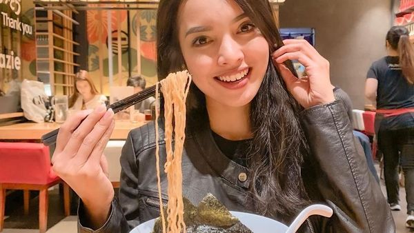 Momen Asyik Kulineran Sisi Asih, Pramugari yang Mencuat di Kasus Dirut Garuda