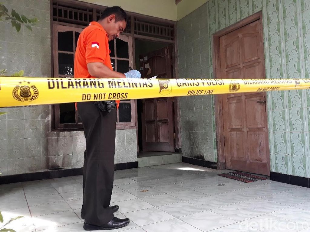Polisi Olah TKP Pelemparan Molotov di Sleman, Ini Hasilnya Polisi Olah TKP Pelemparan Molotov di Sleman, Ini Hasilnya