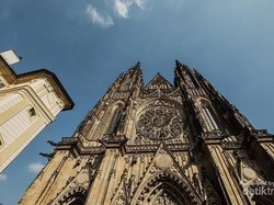 Katedral Klasik dari Kota Seratus Menara