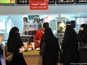 Arab Saudi Makin Santai Soal Pemisahan Gender