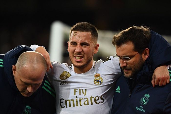 (FILES) In this file photo taken on November 26, 2019 Real Madrids Belgian forward Eden Hazard gestures in pain during the UEFA Champions League group A football match Real Madrid against Paris Saint-Germain FC at the Santiago Bernabeu stadium in Madrid. - Eden Hazard is set to miss the Clasico against Barcelona after further tests revealed a fracture in his right ankle, Real Madrid confirmed on December 5, 2019. (Photo by GABRIEL BOUYS / AFP)