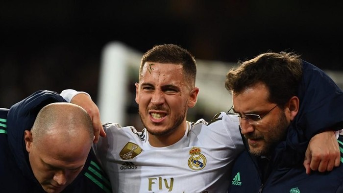 (FILES) In this file photo taken on November 26, 2019 Real Madrids Belgian forward Eden Hazard gestures in pain during the UEFA Champions League group A football match Real Madrid against Paris Saint-Germain FC at the Santiago Bernabeu stadium in Madrid. - Eden Hazard is set to miss the Clasico against Barcelona after further tests revealed a fracture in his right ankle, Real Madrid confirmed on December 5, 2019. (Photo by GABRIEL BOUYS / AFP)