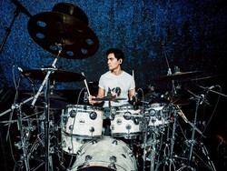 Tyo Nugros Viral Awet Muda di Usia 52, Begini Cara Dietnya yang Inspiratif