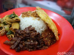 Lapar Berat? 5 Tempat Ini Punya Nasi Uduk Enak di Malam Hari