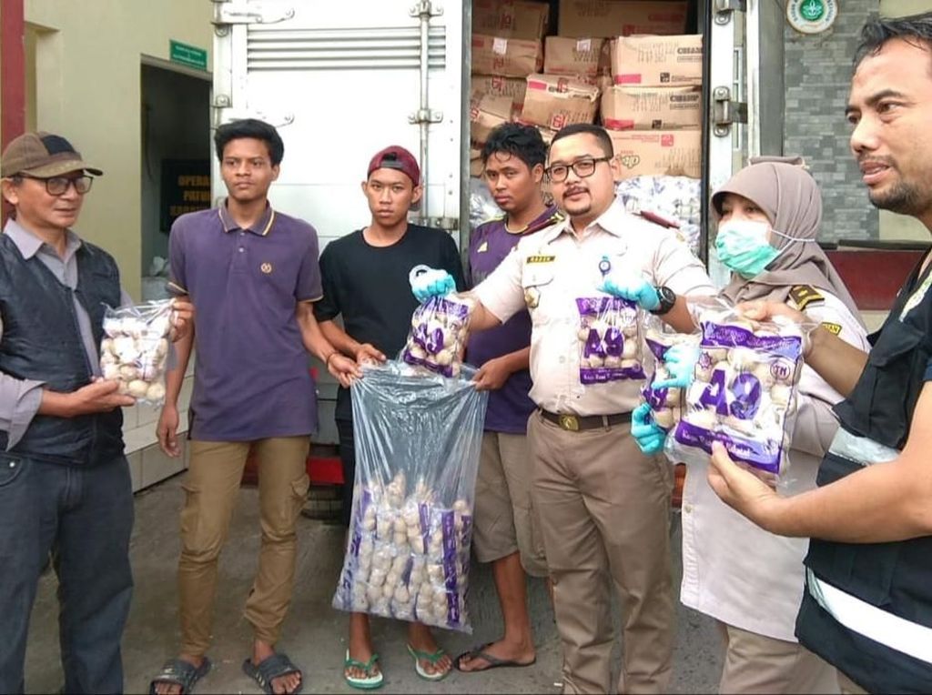 Balai Karantina Pertanian Cilegon Sita 3 Ton Bakso Ilegal di Merak Balai Karantina Pertanian Cilegon Sita 3 Ton Bakso Ilegal di Merak
